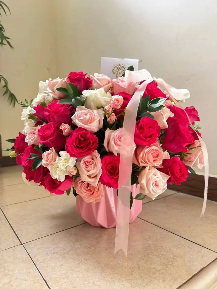 Arreglo floral en canasta